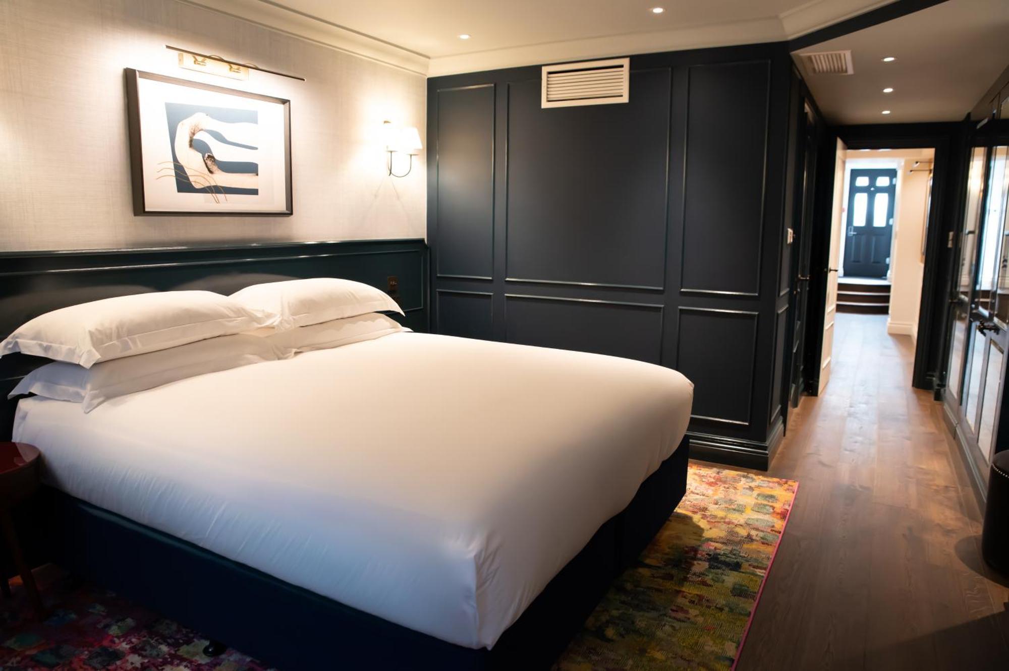 The Capital Hotel, Apartments & Townhouse London Luaran gambar A bedroom at The Mitre